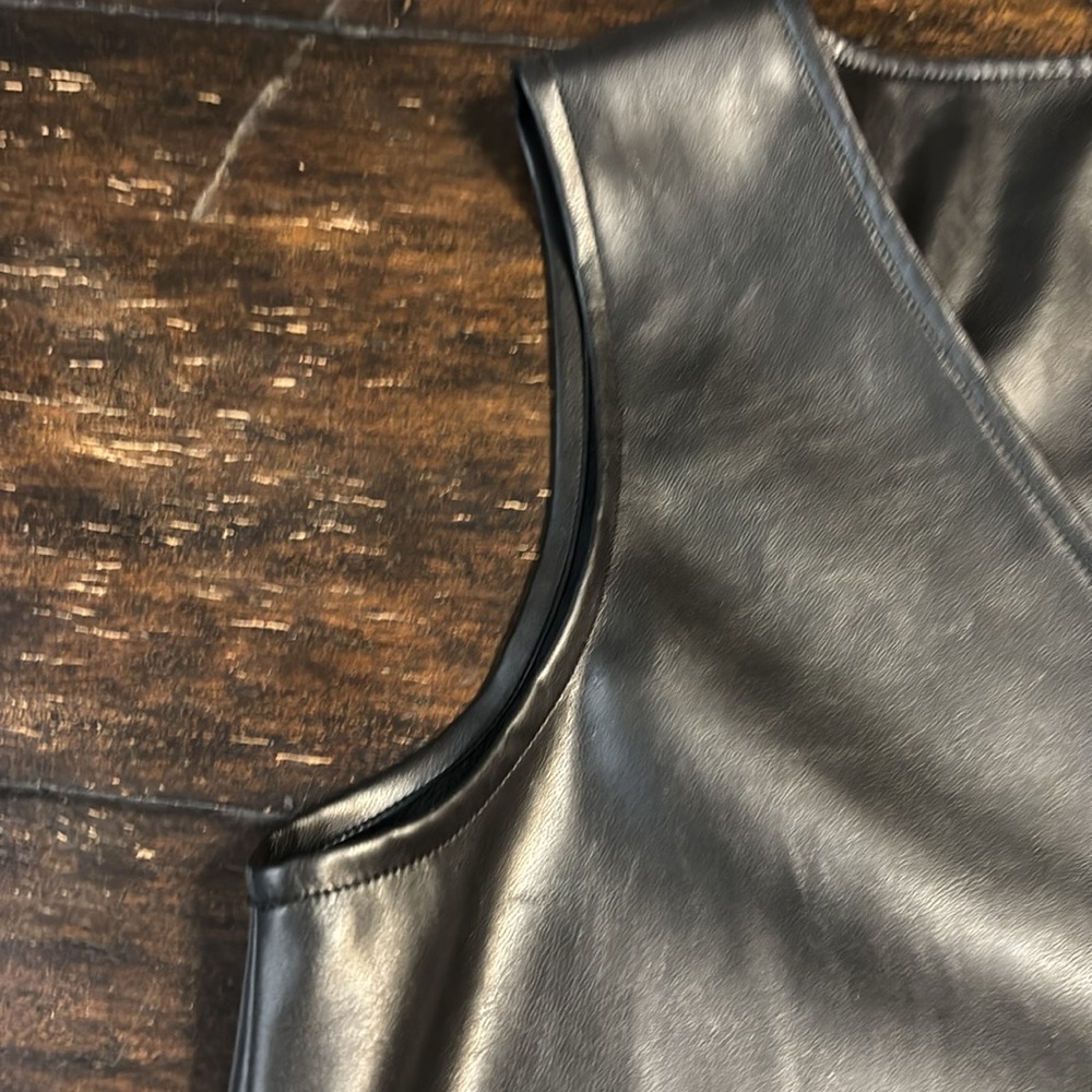 EVEREVE Black V-neck Faux Leather Dress - Size XS.  🖤🩶❤️ Like new! - Picture 4 of 12